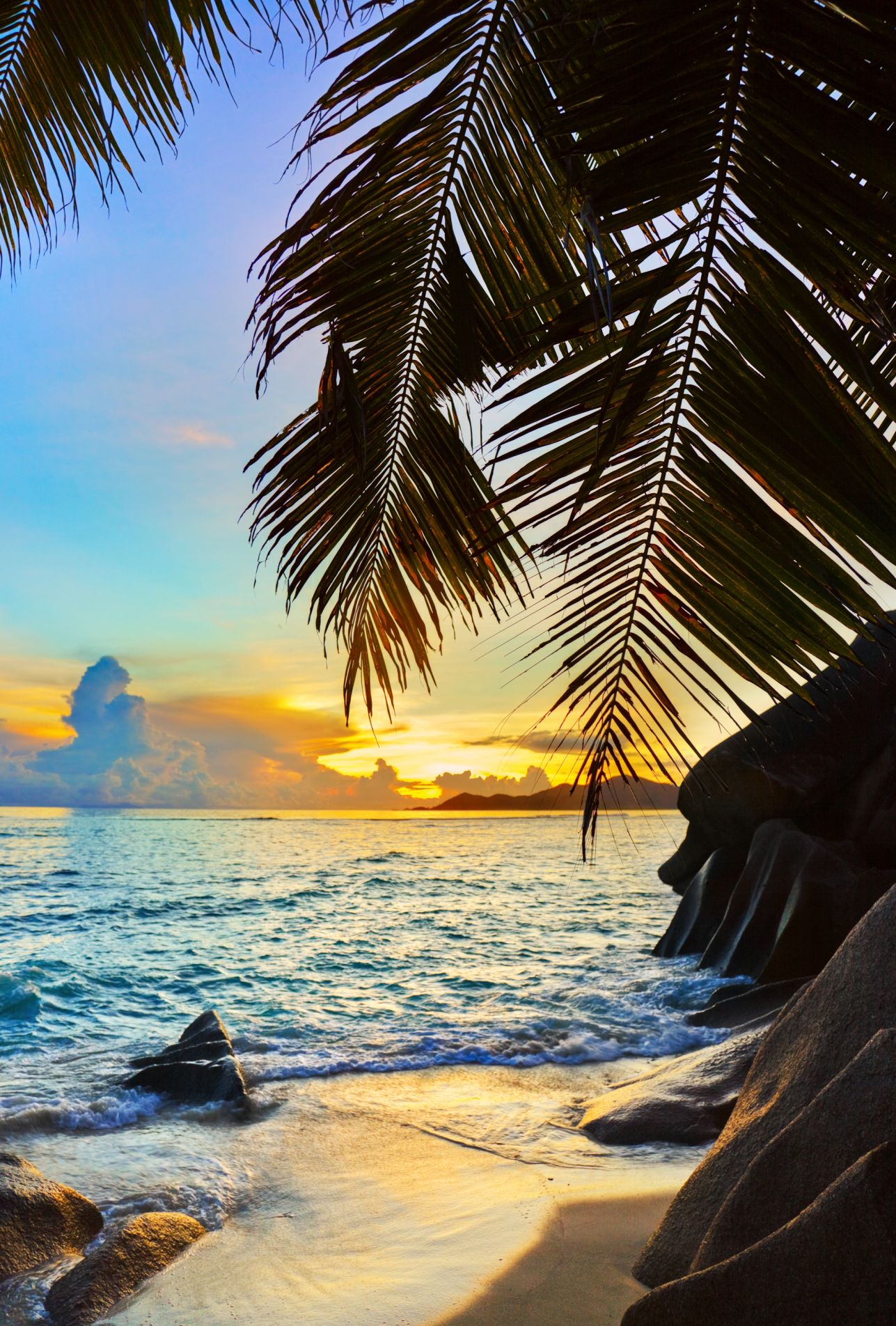 Coucher de soleil sur les Seychelles.
