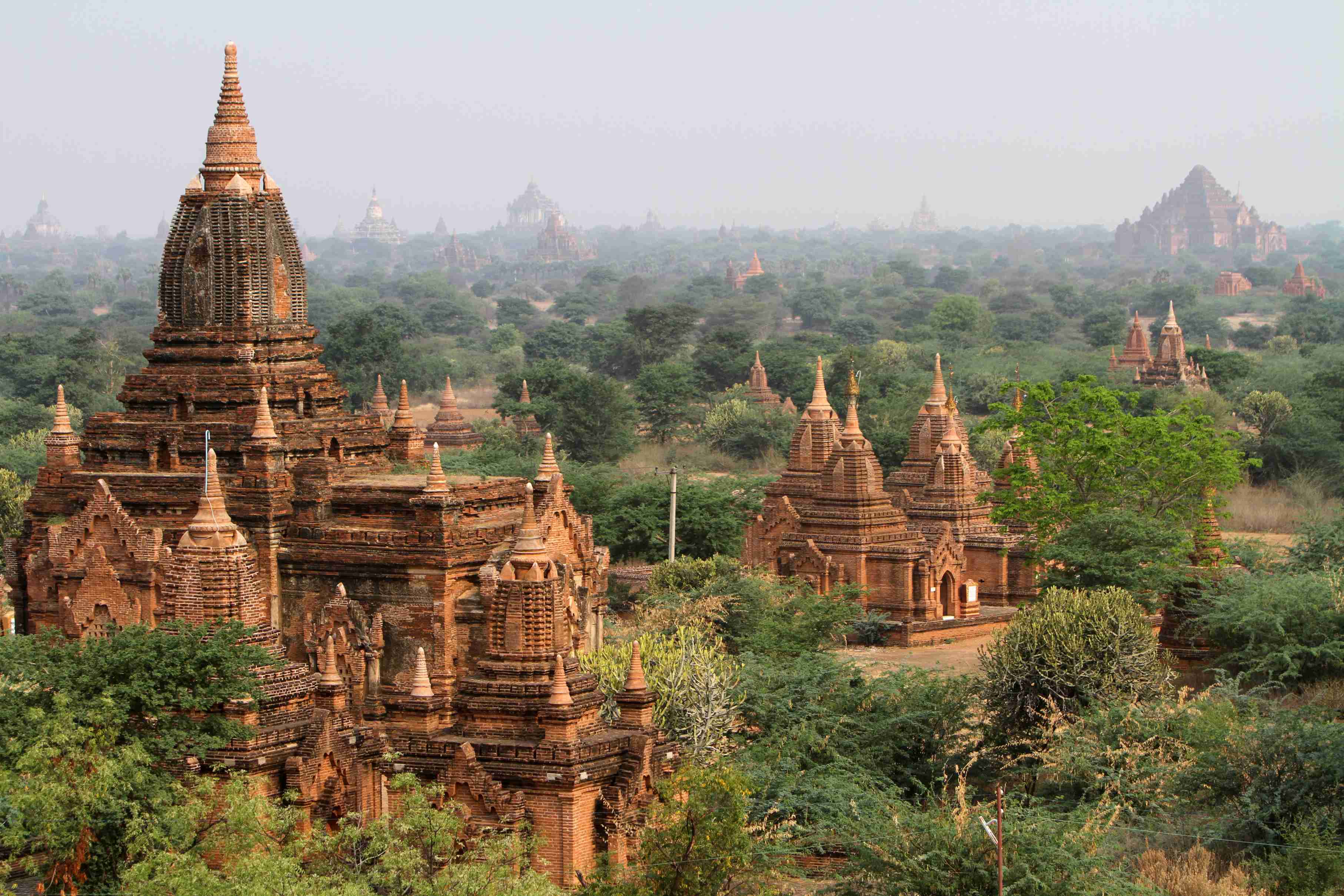 Le site de Bagan constitue? de quelque 2000 fondations religieuses e?tendues sur plus de 40 km2.