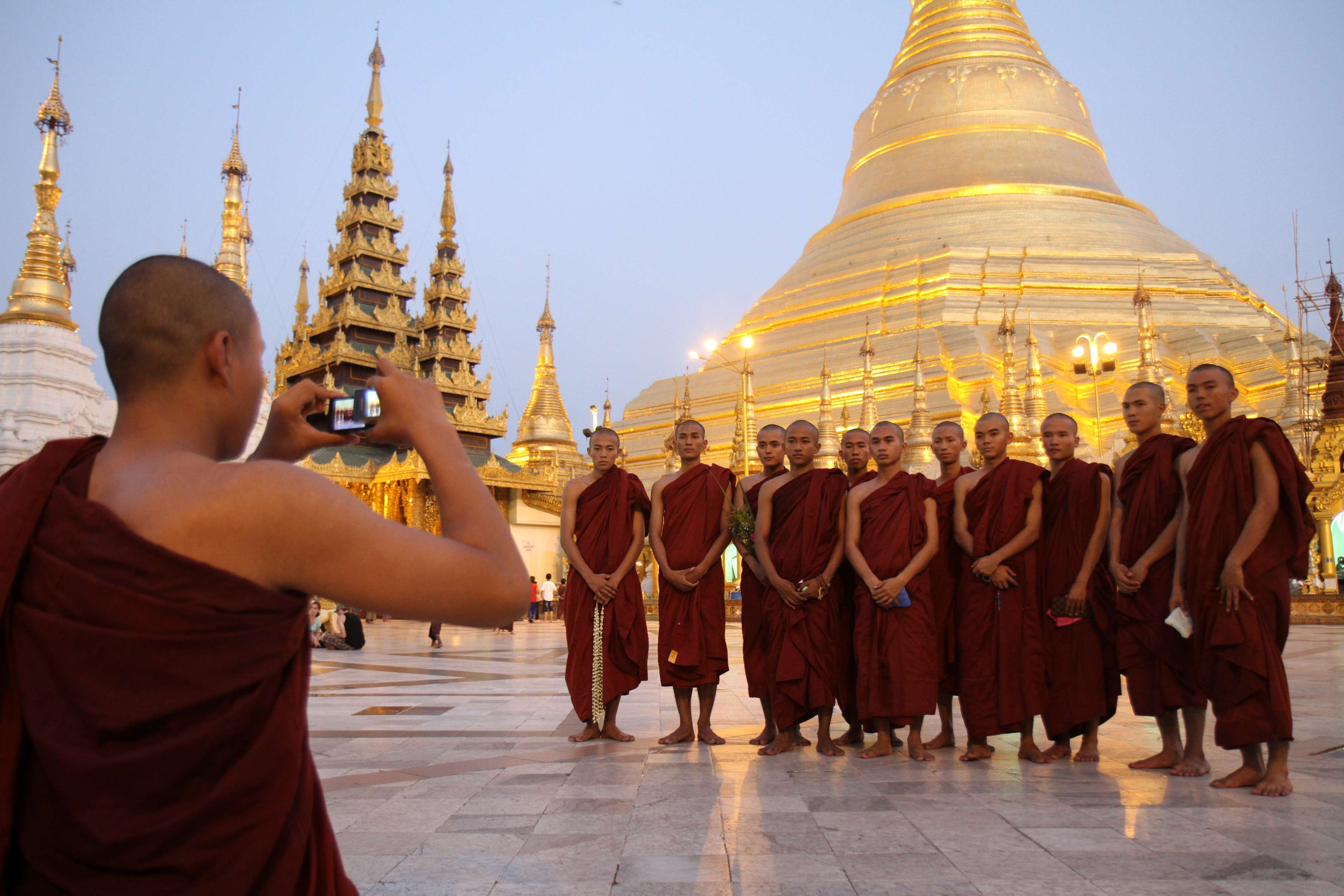 Une visite a la pagode Shwedagon s immortalise pour tout le monde