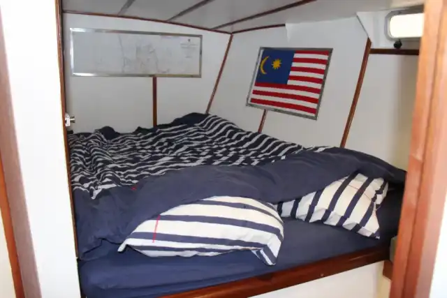 Navigazione in barca a vela nelle Cicladi