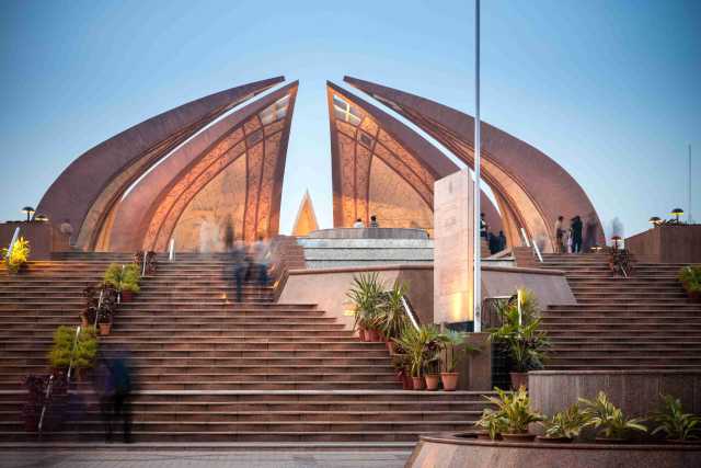 Visit to the Indus civilization in southern Pakistan: Karachi, Mohenjo-Daro, Multan, Harappa, Lahore, Islamabad.