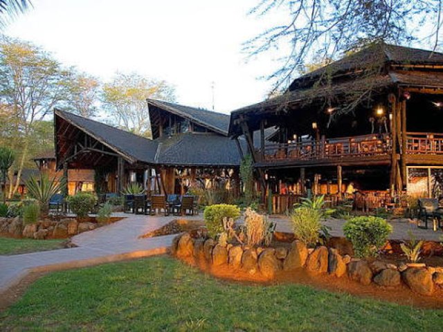 Safári de Luxo de 3 Dias em Amboseli com Desembarque em Mombasa/Diani