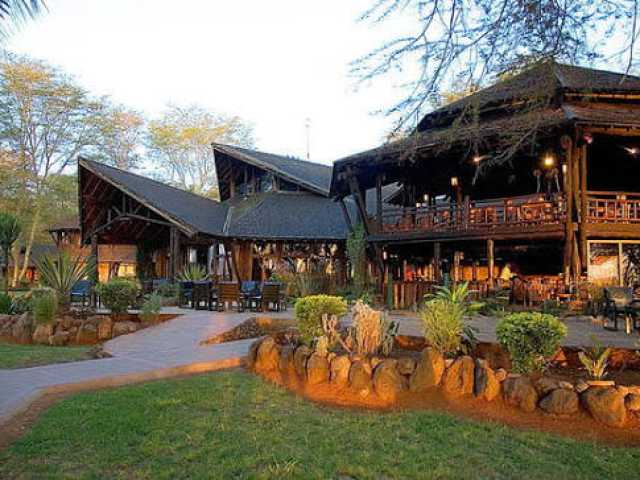 Safári de Luxo de 3 Dias em Amboseli com Desembarque em Mombasa/Diani