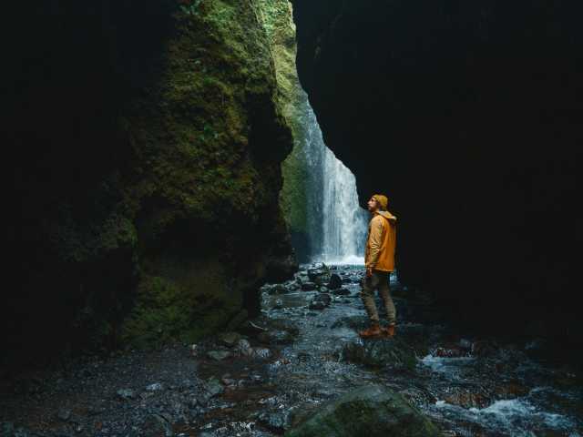Épica Excursão em Pequeno Grupo pela Costa Sul – Cachoeiras & Praia de Areia Preta