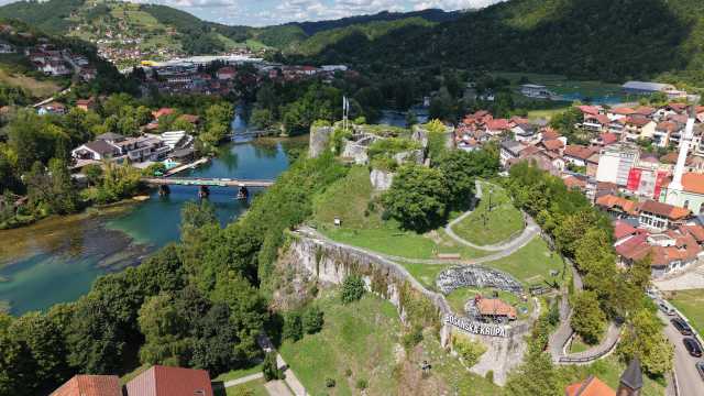 O Norte Escondido da Bósnia – Cascatas, Castelos & Tradições Gourmet