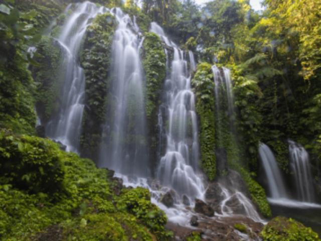 Voyage spirituel à Bali : yoga, purification et reconnexion au cœur de l’île des Dieux.