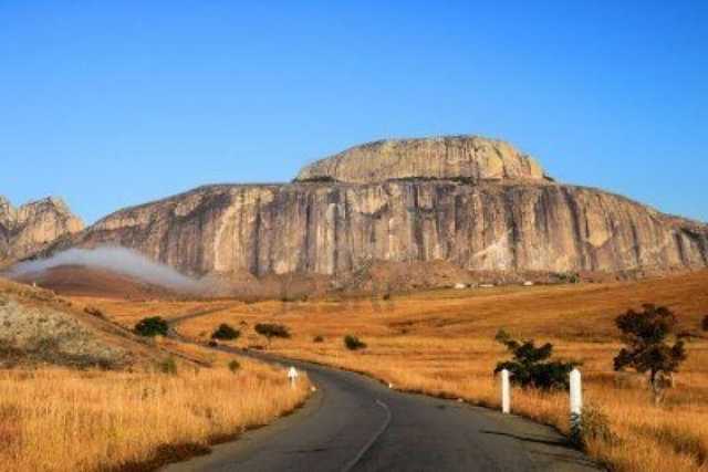 DAS TERRAS ALTAS AOS LITORAIS DO CANAL DE MOÇAMBIQUE