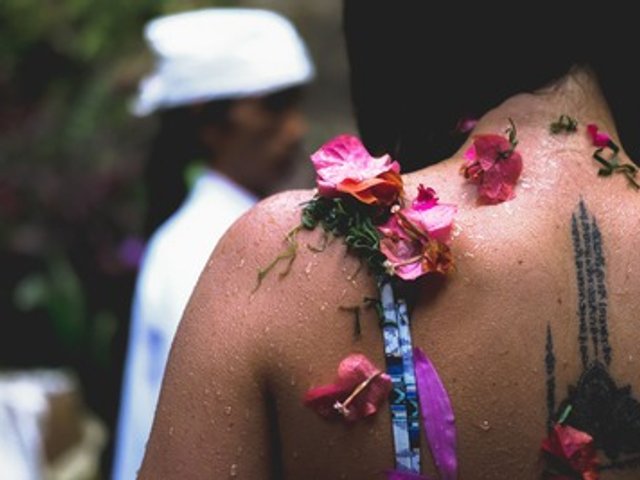 Viagem espiritual a Bali: ioga, purificação e reconexão no coração da ilha dos Deuses.