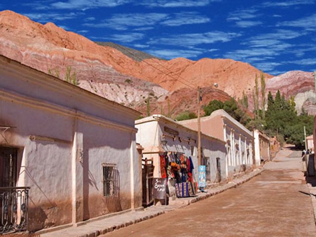 Andine Begegnungen: Traditionen des Nordens im Herzen der Wüste