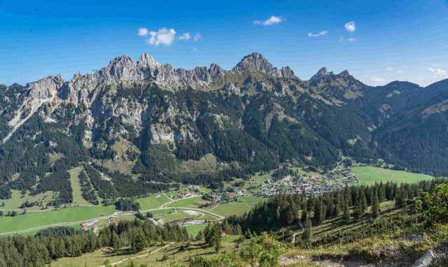 Tyrol and Bavarian castles on snowshoes...