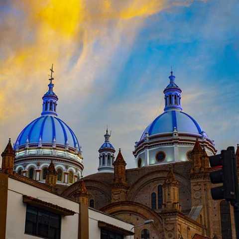 Journey to the Middle of the World - 16D