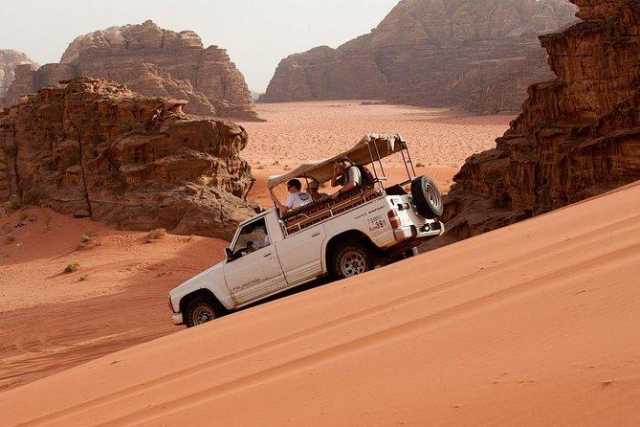Autotour zwischen Meer und Sand: Entdecken Sie Jordanien in 8 Tagen.