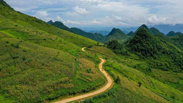 Viaggio in moto in Vietnam attraverso l'anello di Ha Giang in 12 giorni: 1 360 km su Royal Enfield Himalayan o Scram 411 cc.