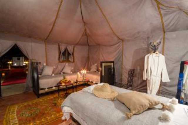 Aventura de 4 días en el desierto de Merzouga y noche en campamento bereber.