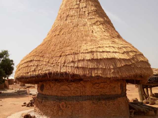 Estadia na Costa do Marfim : cultura, tradições, aventuras e descobertas