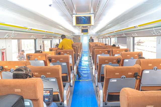 Safari à Mikumi en 2 jours — En train et par la route