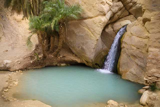 3 jours entre dunes, ksour et oasis : voyage du littoral de Djerba au grand sud tunisien.