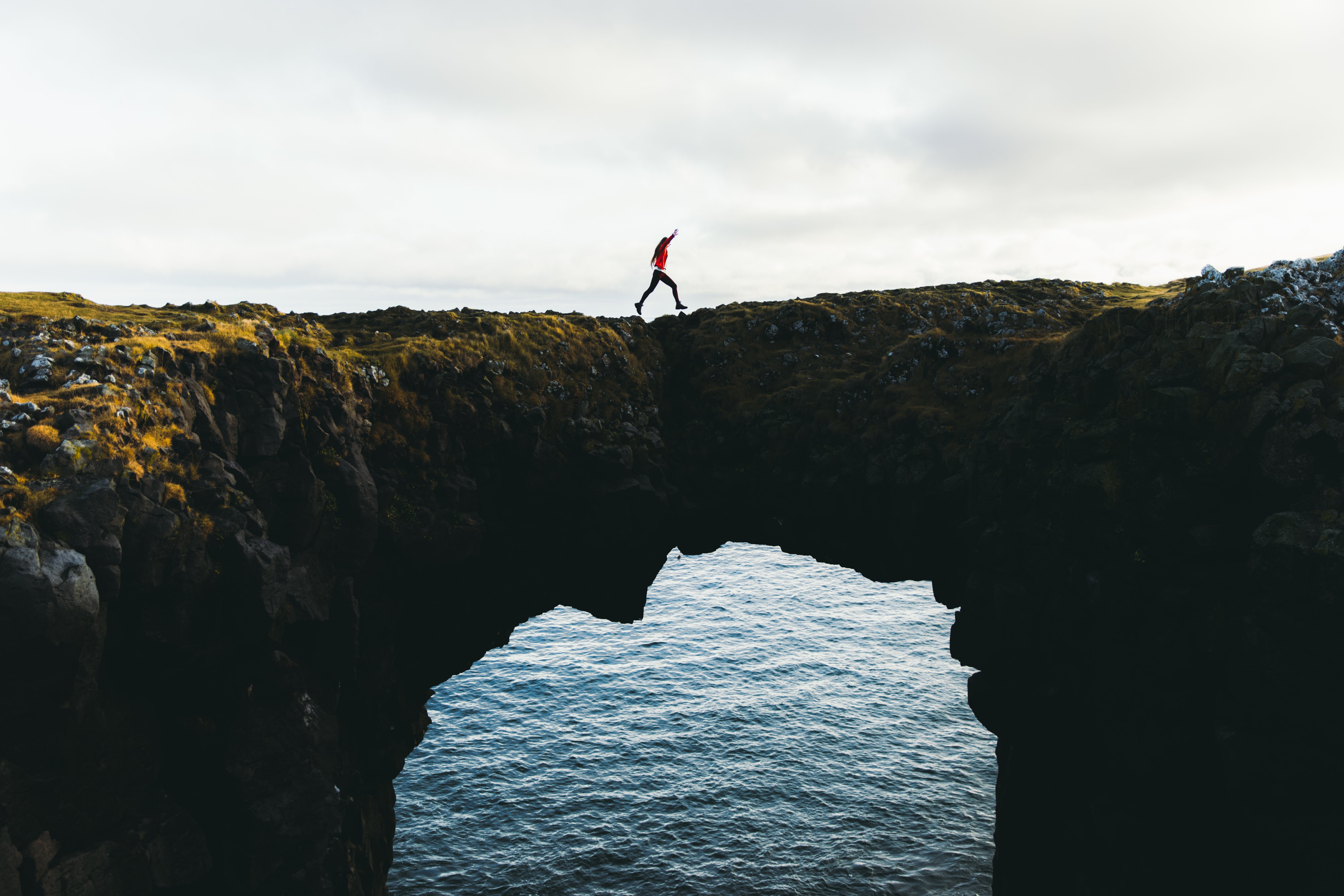 Voyage au centre de la Terre : Excursion d'une journée à Snæfellsnes et à la grotte de lave - Lóndrangar, stacks de mer - Photo du jour
