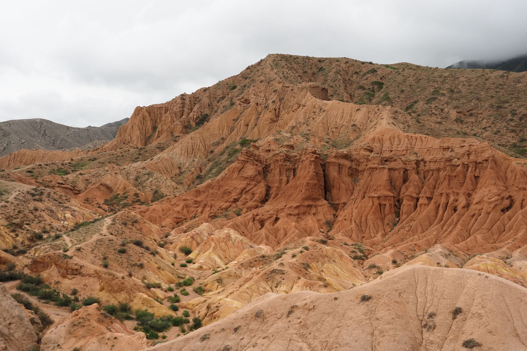 Maßgeschneiderte Tour zu den schönsten Seen Kirgisistans - KOL UKOK – KOCHKOR – BOKONBAEV (WANDERUNG ZU FUSS + TRANSFER) - Tagesfoto