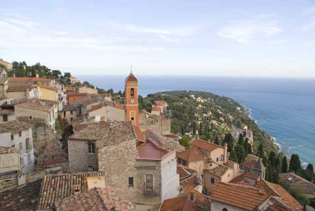 Réveillon em Menton, mar e varandas da Côte d'Azur.