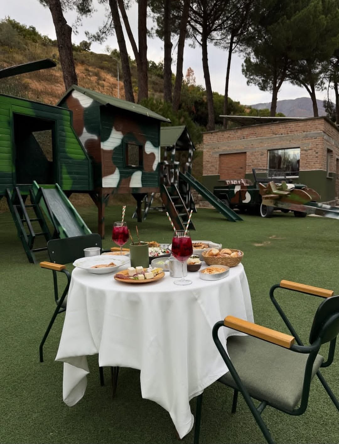 Albânia com todos os sentidos, uma viagem única para todos - Bem-vindo a Tirana, a colorida capital - Foto do dia