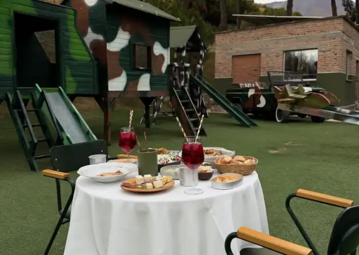 Albânia com todos os sentidos, uma viagem única para todos - Bem-vindo a Tirana, a colorida capital - Foto do dia