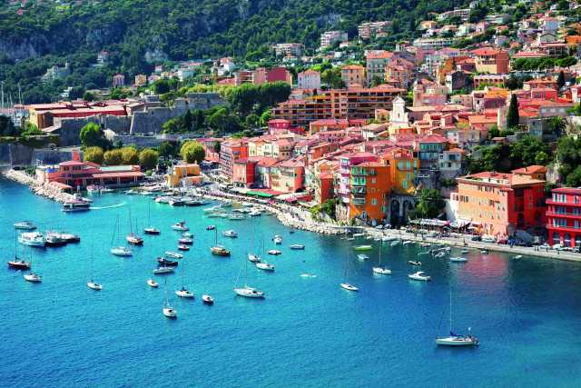 Réveillon em Menton, mar e varandas da Côte d'Azur.