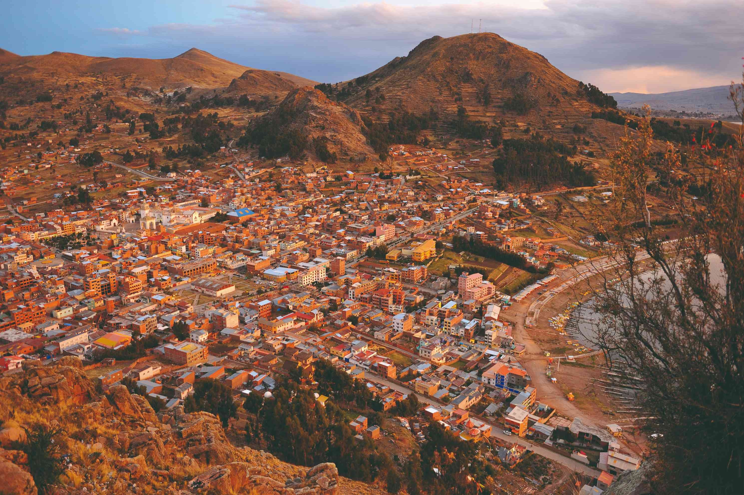 The must-sees of Bolivia - La Paz - Copacabana - Yumani - La Paz - Copacabana - Yumani