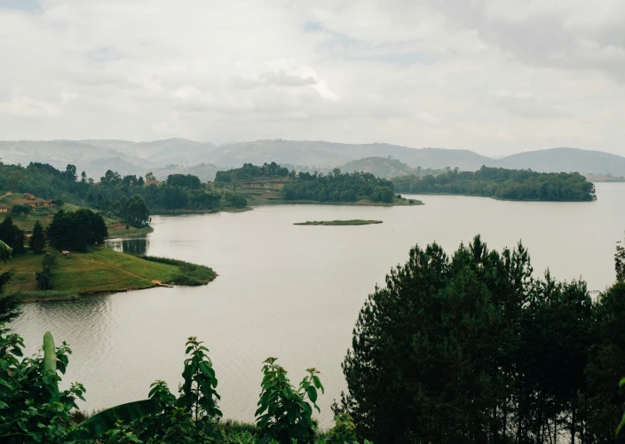 4-tägige Gorilla-Trekking-Tour im Mt. Mgahinga Nationalpark, Uganda - Ganzer Tag am Lake Bunyonyi - Tagesfoto