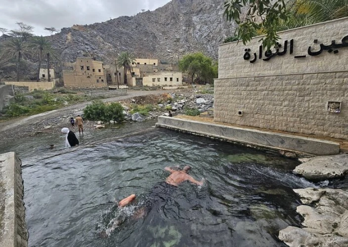 Escape para Omã - Aventurar-se pelas Majestosas Montanhas, Deserto e Mar de Omã - MUSCAT - BARKA - FORTE DE NAKHAL (parada para fotos) - FONTE TERMAL - WADI BANI AWF (off-road) – NIZWA - Foto do dia