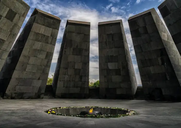 Armenia en 9 días / 8 noches - Recorrido por la ciudad de Ereván / Museo de Historia / Tsitsernakaberd - Foto del día