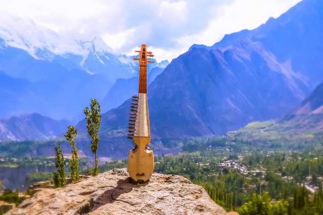 The best of trekking in the mountains of Pakistan and the cultural visit of the Hunza Valley.