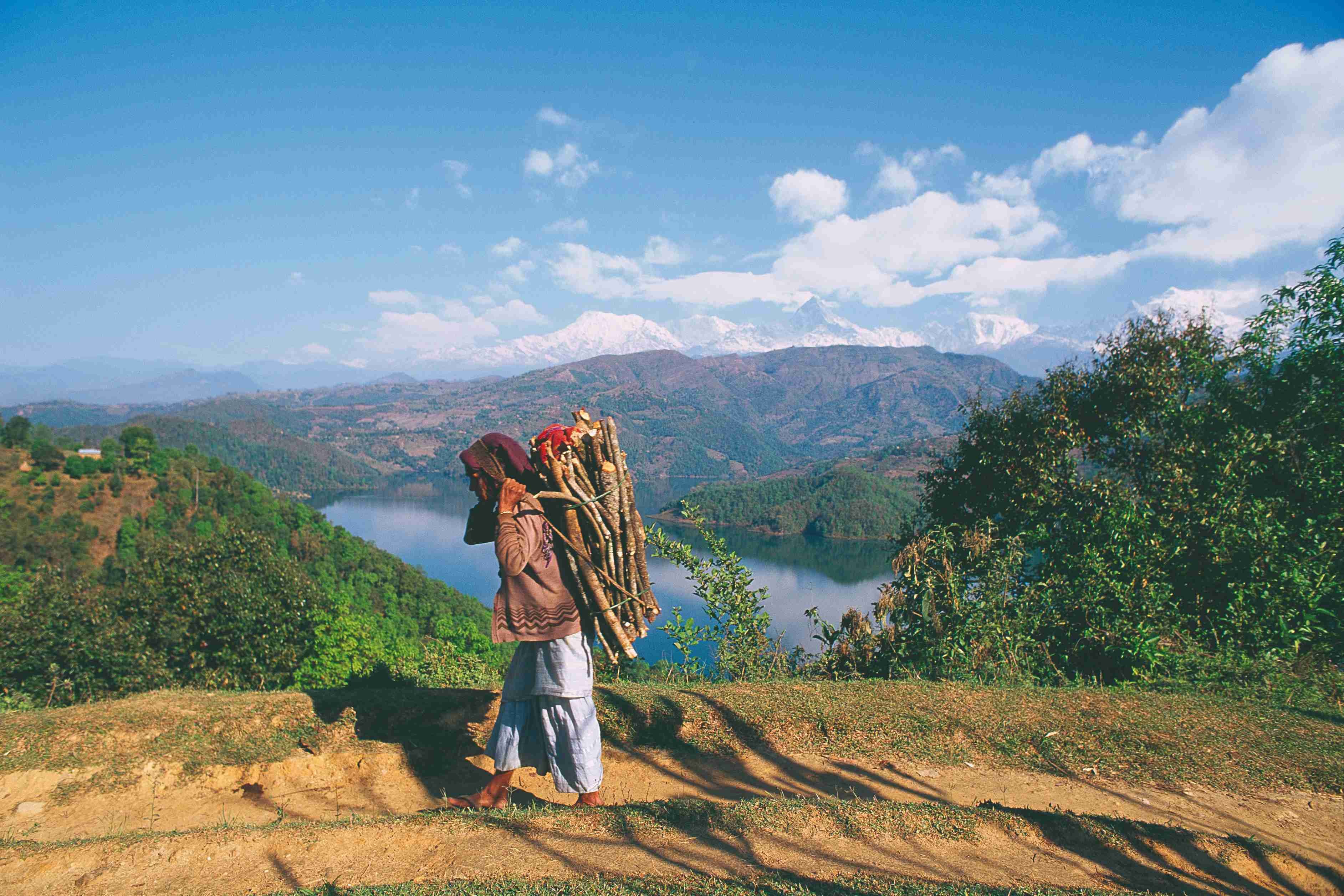 Circuito de caminhada bem-estar, yoga e massagem no Nepal. - Pokhara (820 m) - Catmandu (1 300 m) - Pokhara (8 20 m) - Katmandou (1 300 m)