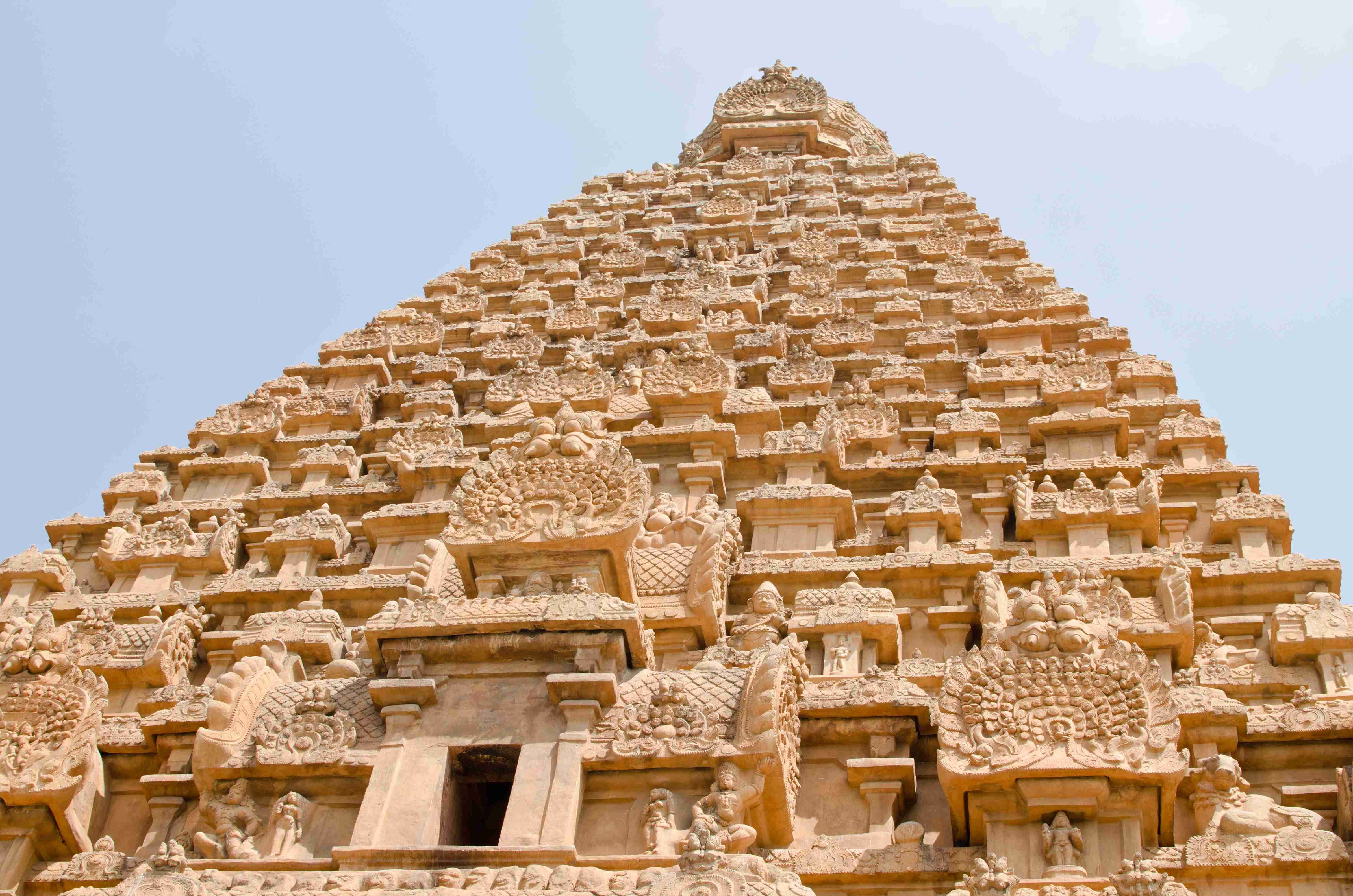 From Chennai to Cochin, explore the senses. - Pondicherry to Thanjavur (183 km - 5 hours) - Pondichéry à Thanjavur (183 m - 5 heures)