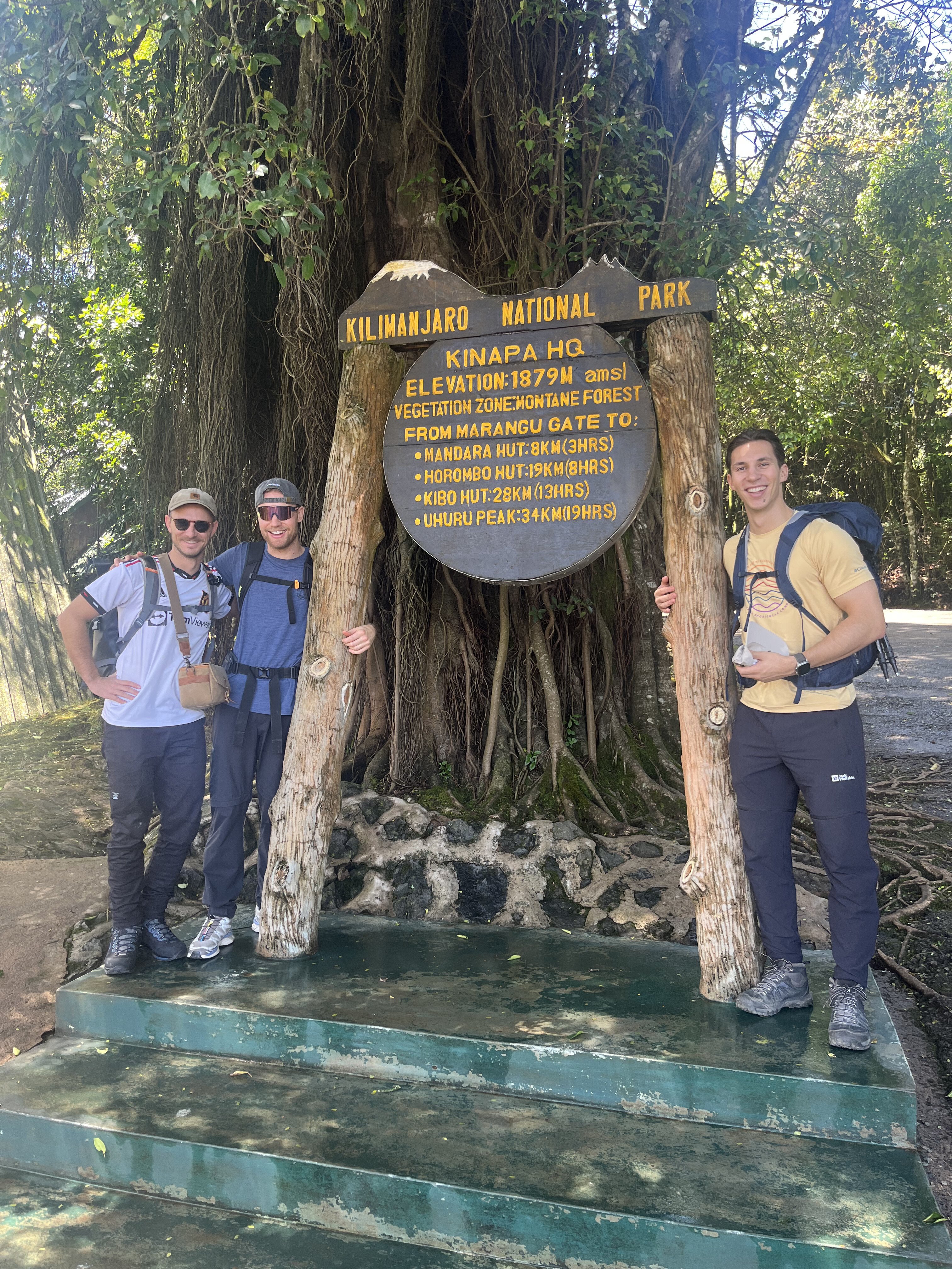 7 Jours de Trekking au Mont Kilimandjaro – Itinéraire Lemosho - Porte de Londorossi vers le camp de Mti Mkubwa (2,820m) - Photo du jour