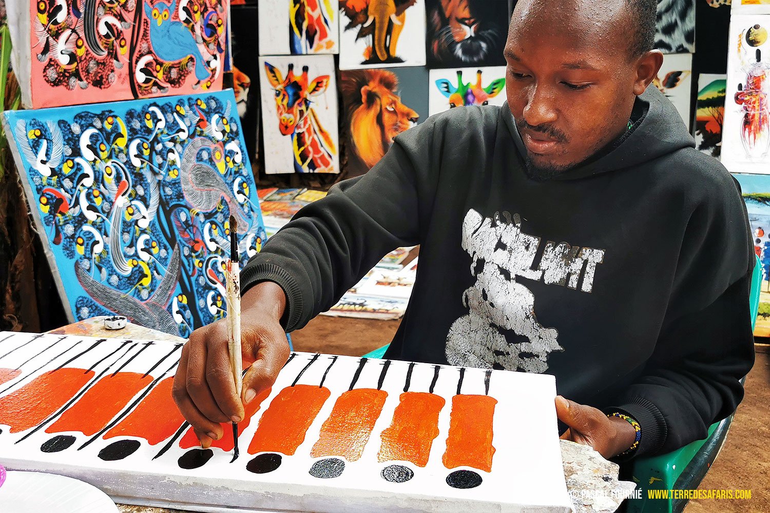 Safari Serengeti-Ndutu Migration - Arusha - Mto wa Mbu - Peintre Tingatinga à Mto wa Mbu