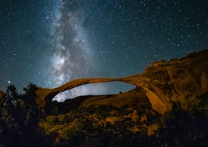 Camping dans les parcs emblématiques des USA - Sous l'Arche de Moab - Photo du jour
