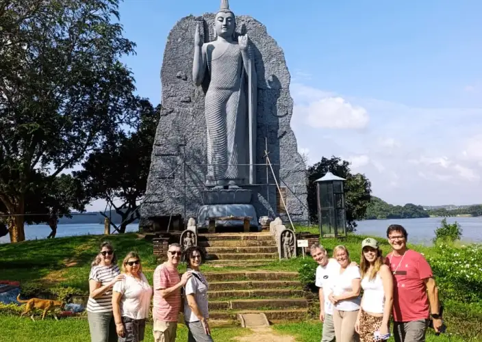 Esplora la Mitica Ceylon - Aukana Buddha - Roccia di Sigiriya - Foto del giorno