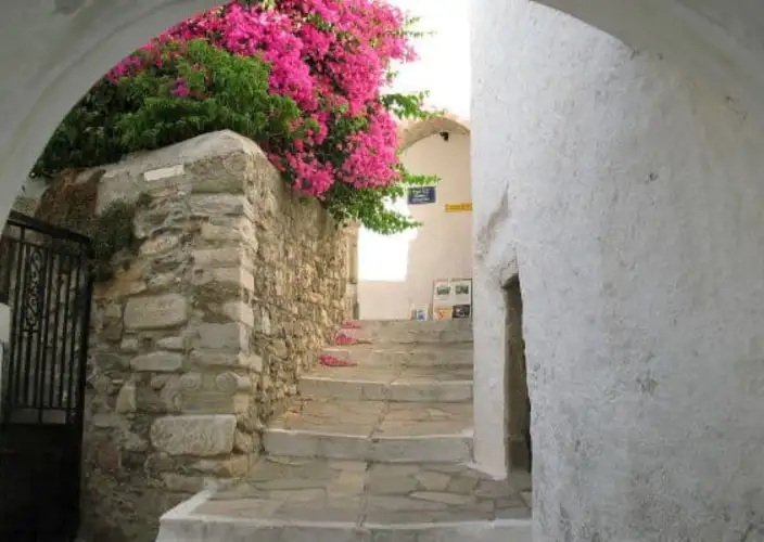 L’Essence de la Grèce : Athènes, Naxos & Santorin - Athènes à Naxos | Transition vers la vie insulaire - Photo du jour