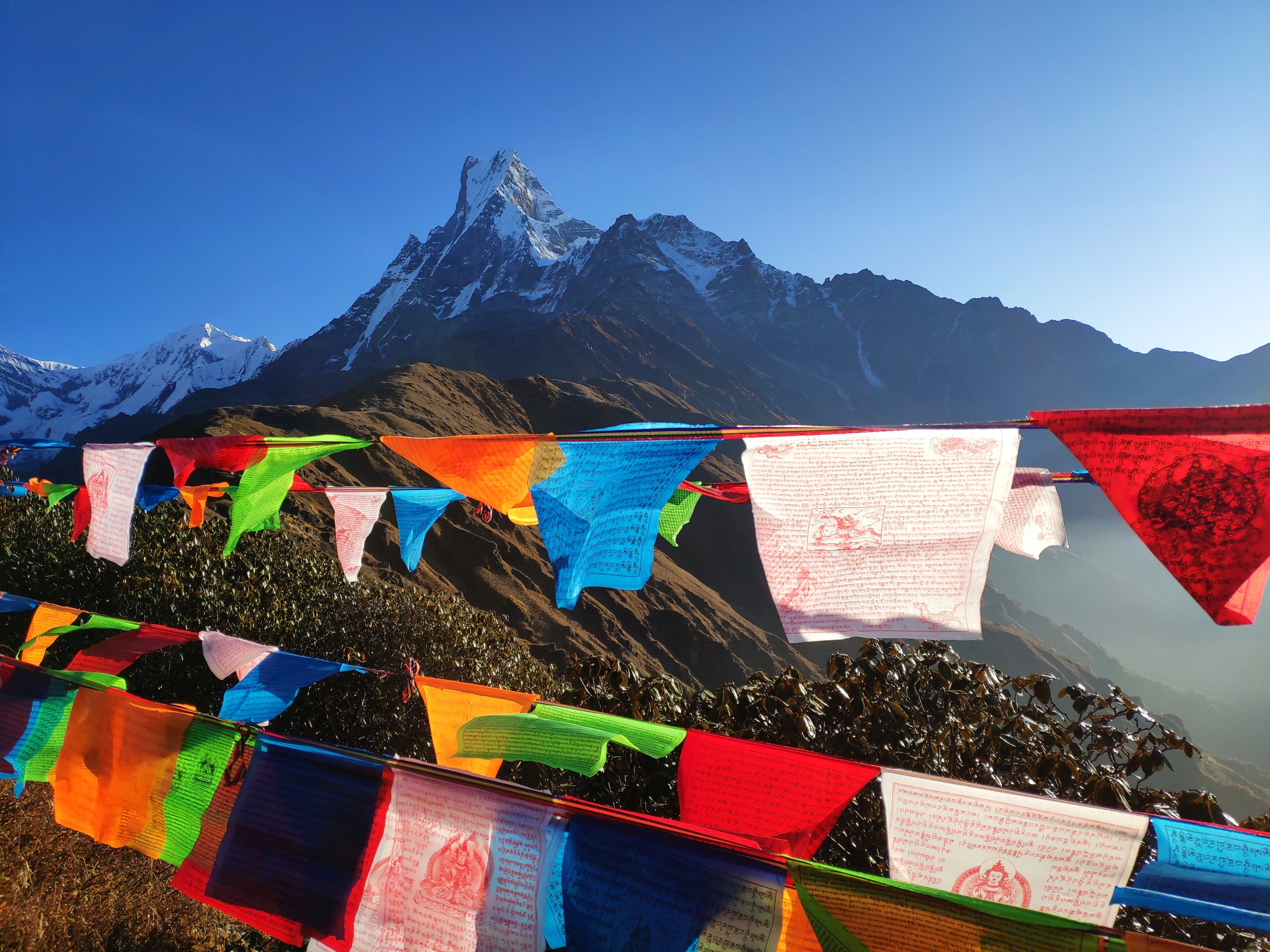 Everest Base Camp Trek - 14 dagen - Dag 7: Acclimatisatiedag - Wandeling naar de Nagarjun-heuvel en terug: wandelafstand: 5 tot 6 km, duur: 4 tot 5 uur. - Jour 7 : Journée d'acclimatation - Randonnée vers la colline de Nagarjun et retour : Distance de marche - 5 à 6 km, Durée : 4 à 5 heures