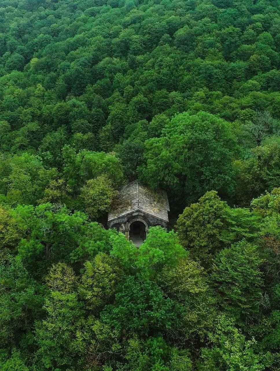 The colors of Armenia - Dilijan / Molokan House / Haghpat and Sanahin Monasteries / Gyumri - Photo of the day