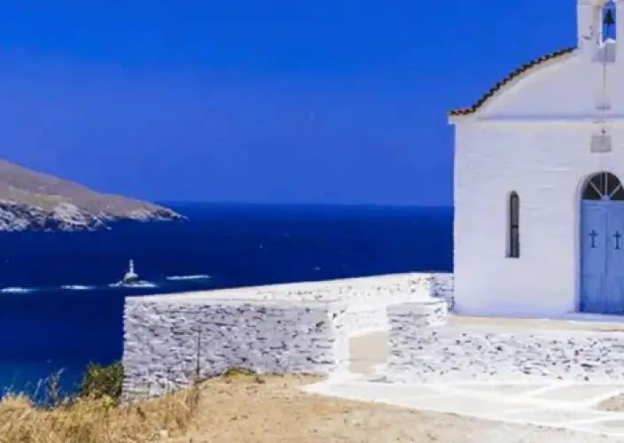 Navigazione in barca a vela nelle Cicladi - Sbarco - Foto del giorno