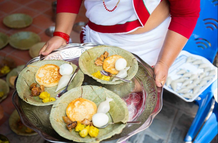 Gesichter Nepals - Ranjana-Lipi-Kalligraphie mit Historiker. - Lunch