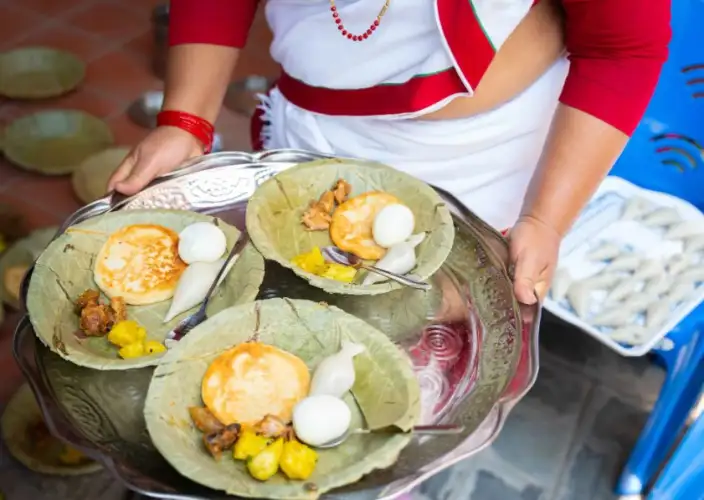 Gesichter Nepals - Ranjana-Lipi-Kalligraphie mit Historiker. - Lunch