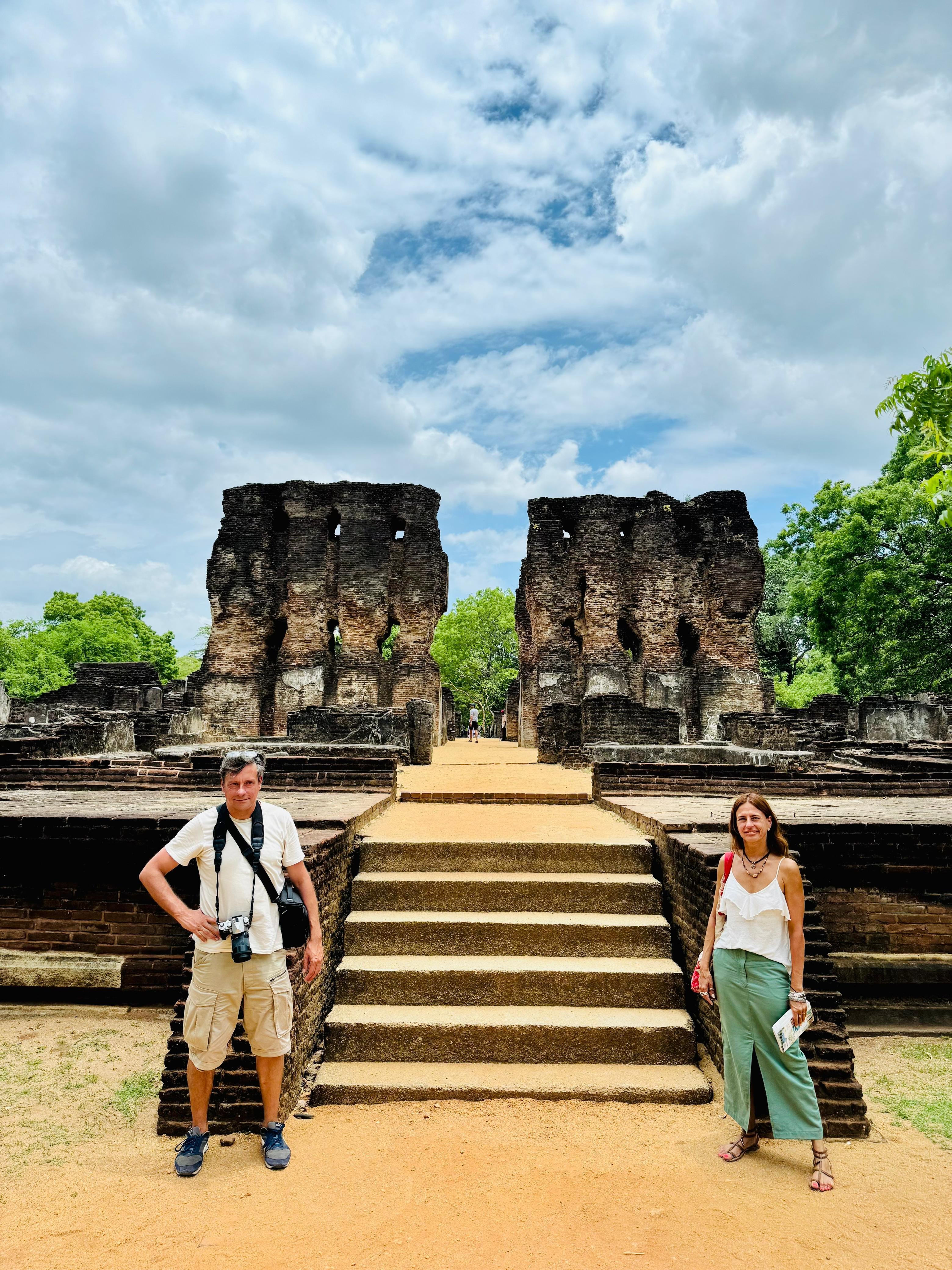 Esplora la Mitica Ceylon - Polonnaruwa - Safari a Minneriya - Foto del giorno