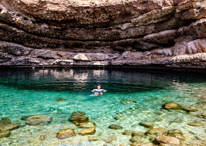 Escape para Omã - Aventurar-se pelas Majestosas Montanhas, Deserto e Mar de Omã - Bimmah Sinkhole - Wadi Arybeen - Mascate - Foto do dia