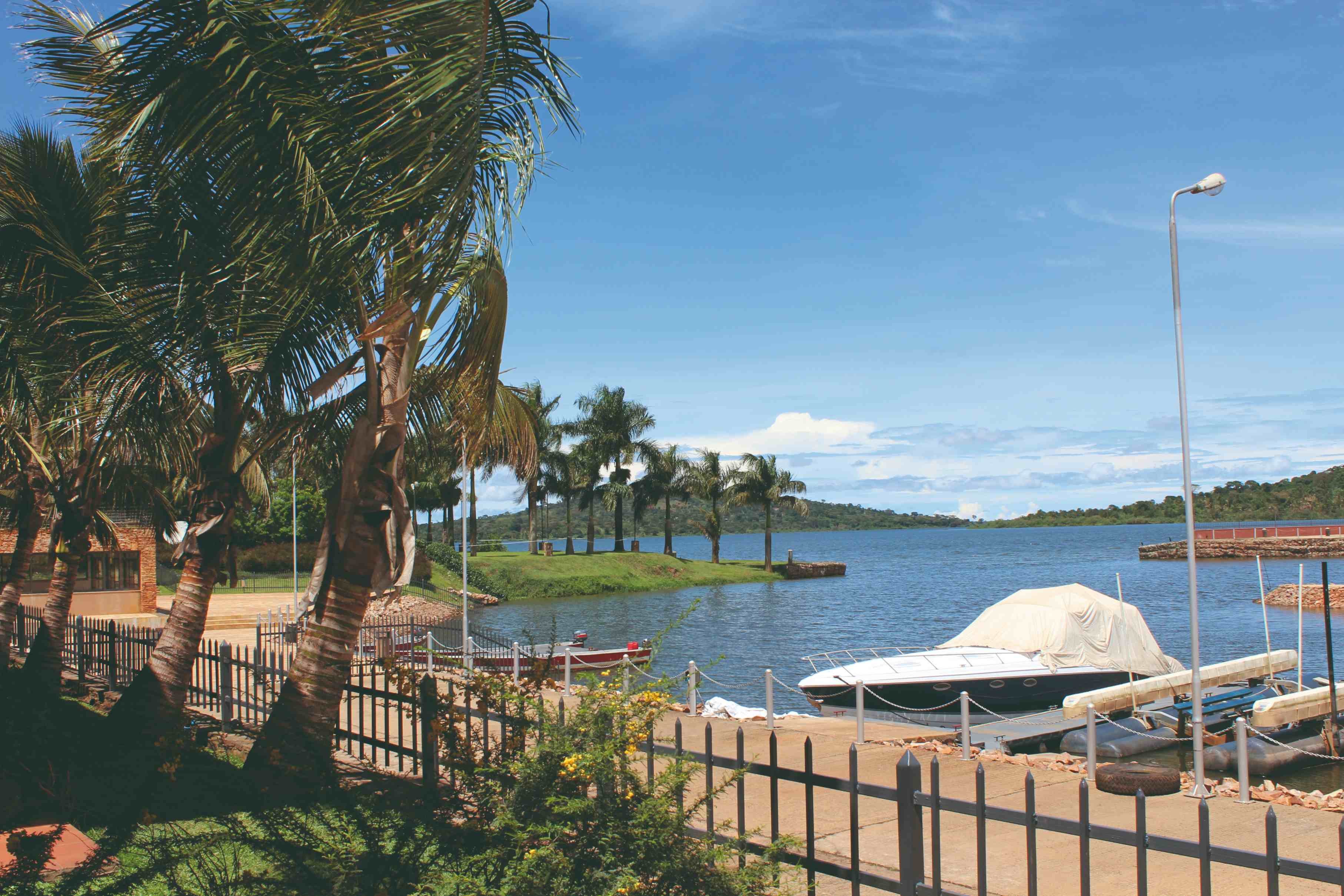 10 dagen Oegandese safari voor wilde dieren en gorilla&#39;s. - Einde van uw Oegandese safari - transfer naar de internationale luchthaven van Entebbe. - Fin de votre safari ougandais - Transfert à l&#39;aéroport international d&#39;Entebbe.