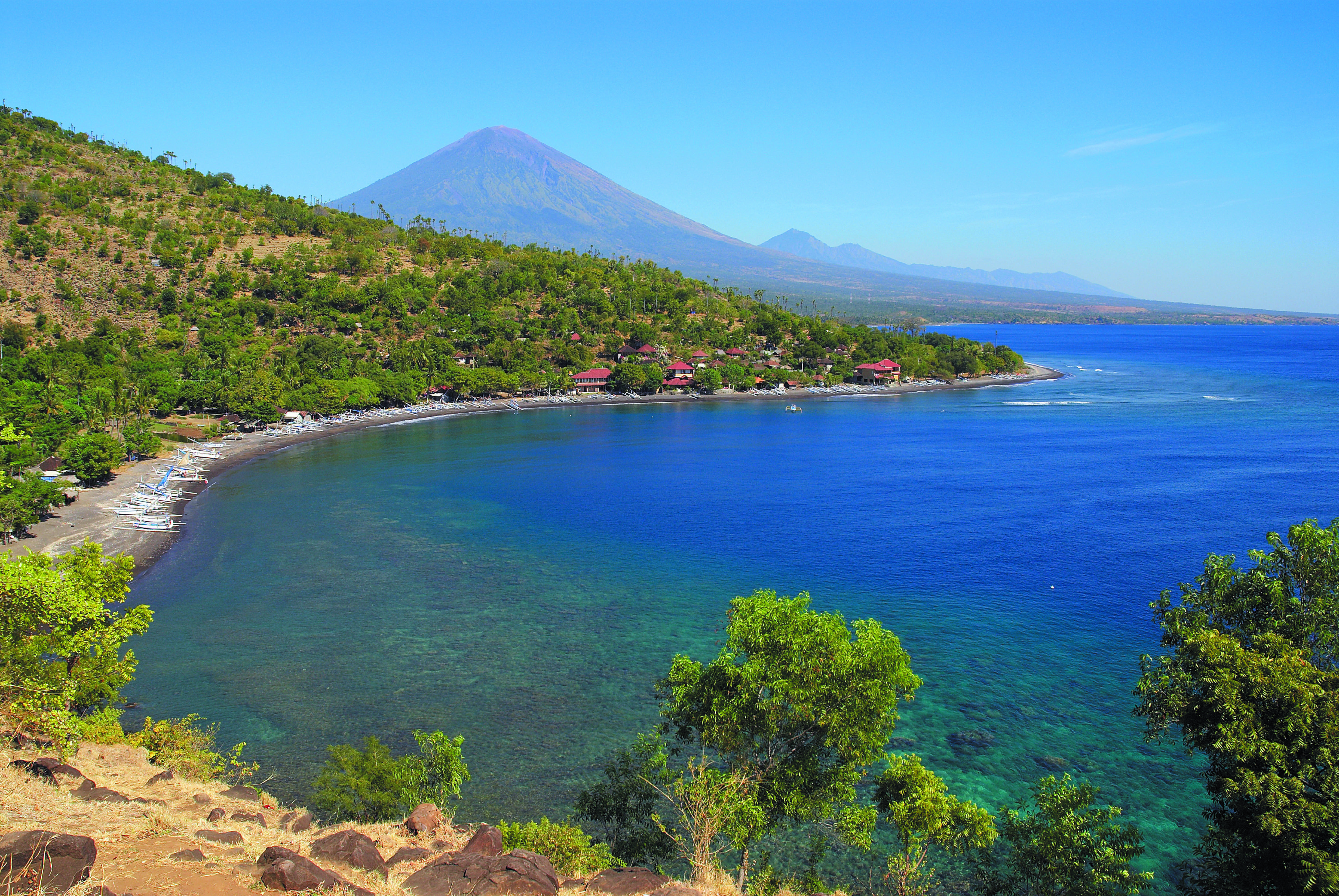 Authentieke ontdekking van Bali in slow travel-modus - Pemuteran, het zwarte zandstrand, of Amed, het oude vissersdorp. - Pemuteran la plage de sable noir ou Amed l ancien village de pecheur