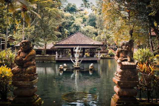 Dorpen, tempels en Balinese natuur