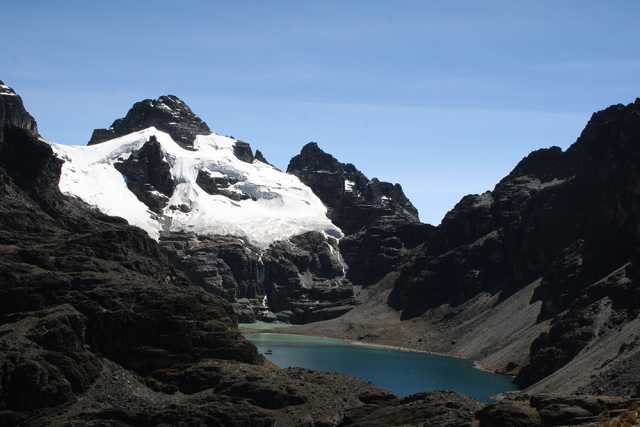 Escalada en roca y trekking en una cima inédita